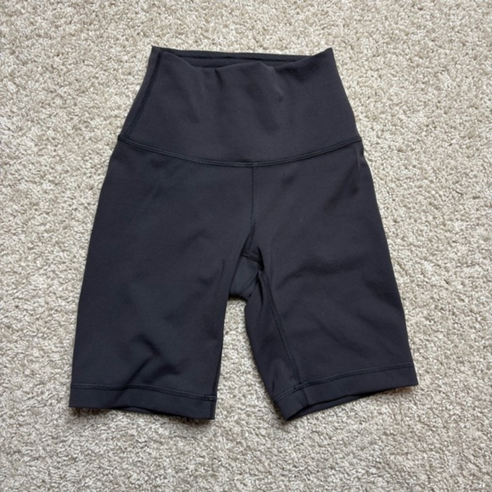 Lululemon Wunder Train Contour Fit High-Rise Short 8"